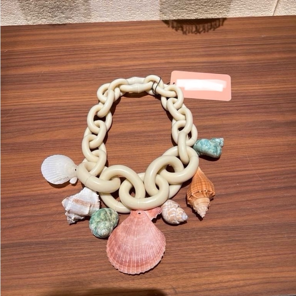 Seashell resort necklace